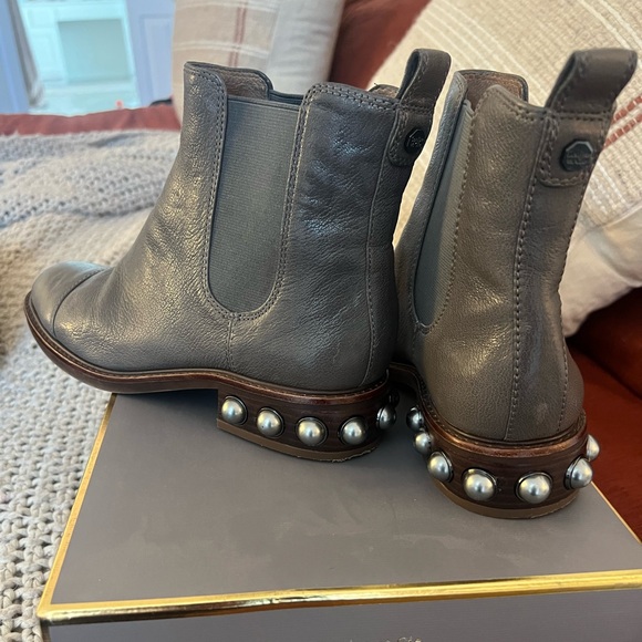 Louise et Cie booties - Picture 9 of 10